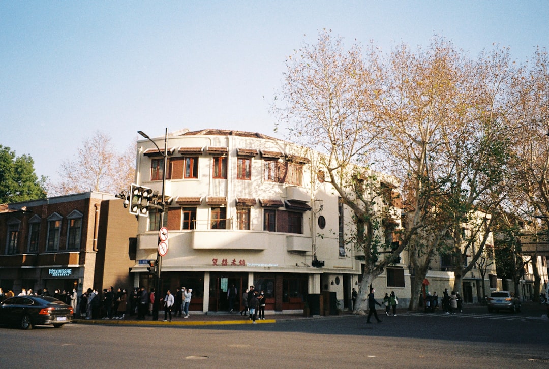 ❓ FAQ: Your Burning Questions About Affordable Chile Stays Answered by Chile Vacay a group of people standing outside of a building